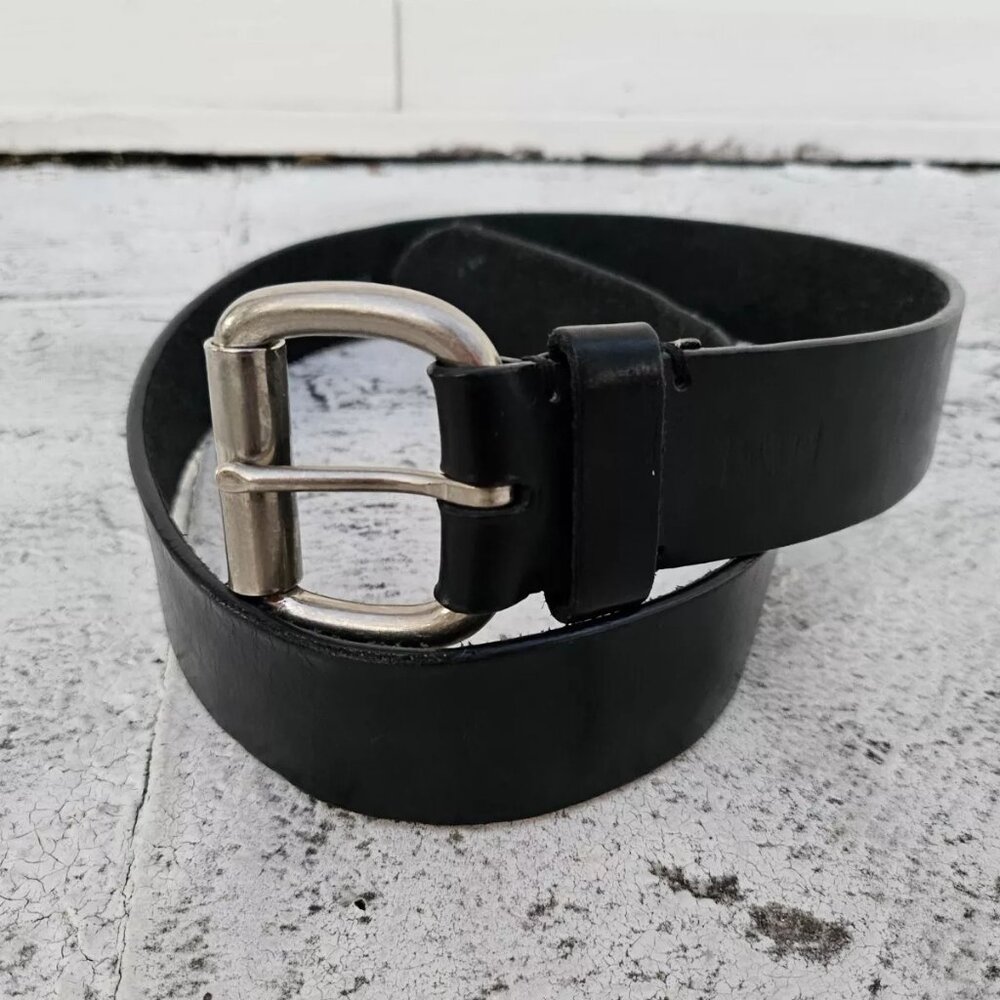 Levis Men Belt Black Leather Waistband Silver Tone Pin Buckle Size 30-31 inches - Picture 2 of 11